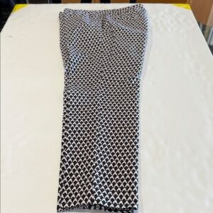 White House Black Market woman’s slim ankle pants. Excellent condition.